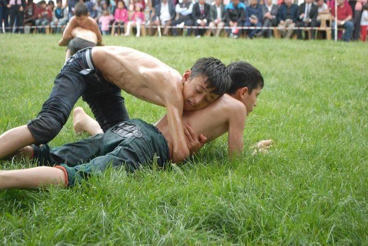 Ortaokul Öğrencileri Kispet Giyerek, Pehlivanlar Gibi Güreşti G4