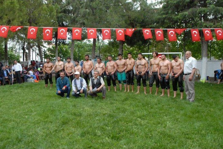 Ortaokul Öğrencileri Kispet Giyerek, Pehlivanlar Gibi Güreşti G5