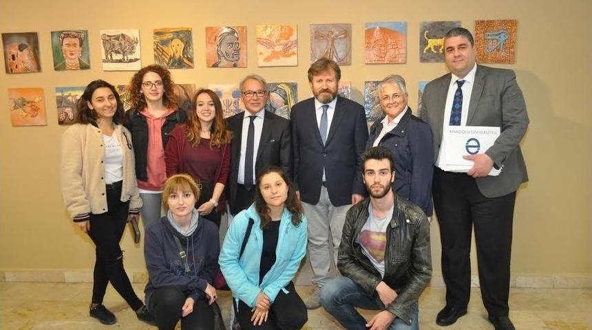 Seramik Panolar Edebiyat Fak&uuml;ltesi&rsquo;nde Yerini Aldı