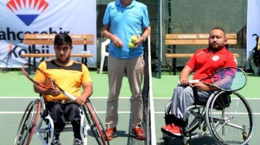 Engelli Tenis&ccedil;iler Bodrum'ta Kortta