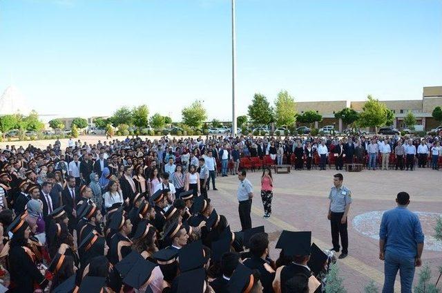 Harran Üniversitesi Fen Edebiyat Fakültesinde Mezuniyet Sevinci