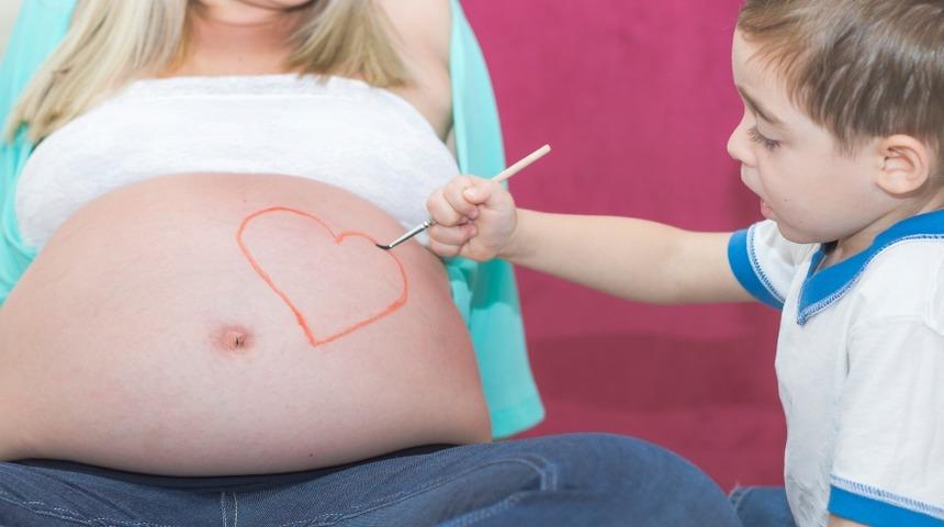 &Ccedil;ocuğunuza Hamile Olduğunuzun S&ouml;ylemenin 7 Eğlenceli Yolu