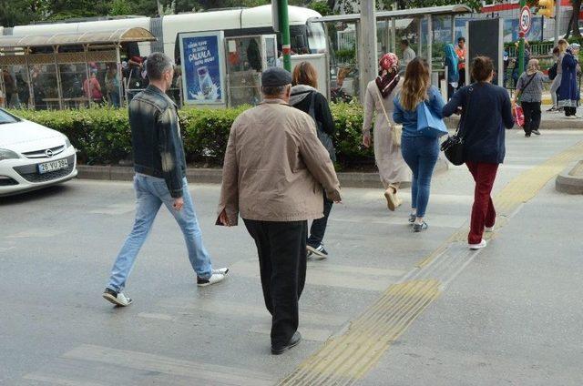 Hastane Önüne Radar Ya Da Üstgeçit İstiyorlar