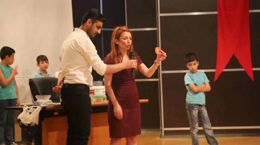 Mucit Abla Cizre&rsquo;de &Ccedil;ocuklara Bilimi Sevdirdi