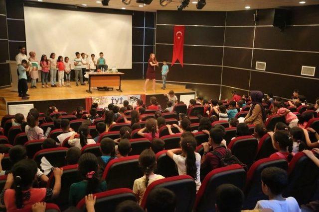 Mucit Abla Cizre’de Çocuklara Bilimi Sevdirdi