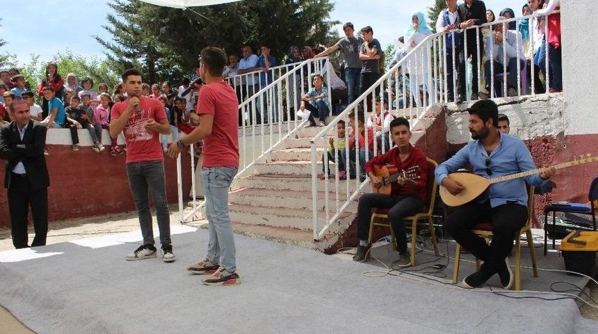 Depremzedeler Ses Yarışması İle Moral Buldu