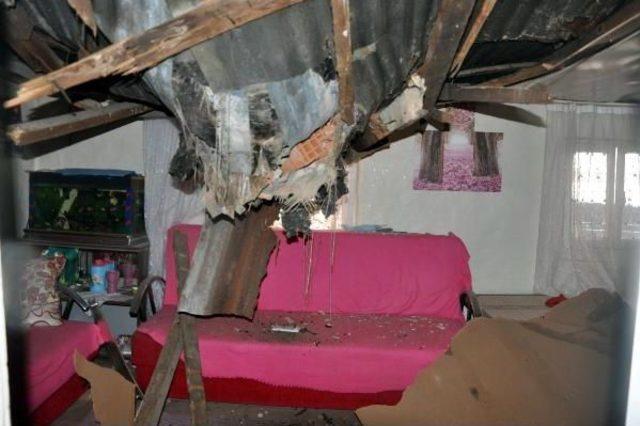 İnşaattaki Tuğlalar, Yandaki Gecekondunun Üzerine Devrildi 2