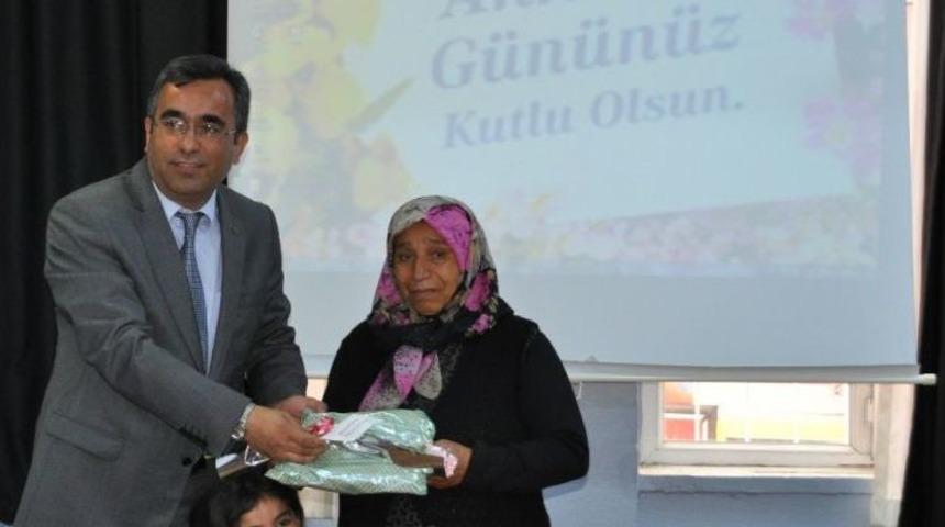 G&uuml;lendam Karlı Yılın Annesi Se&ccedil;ildi