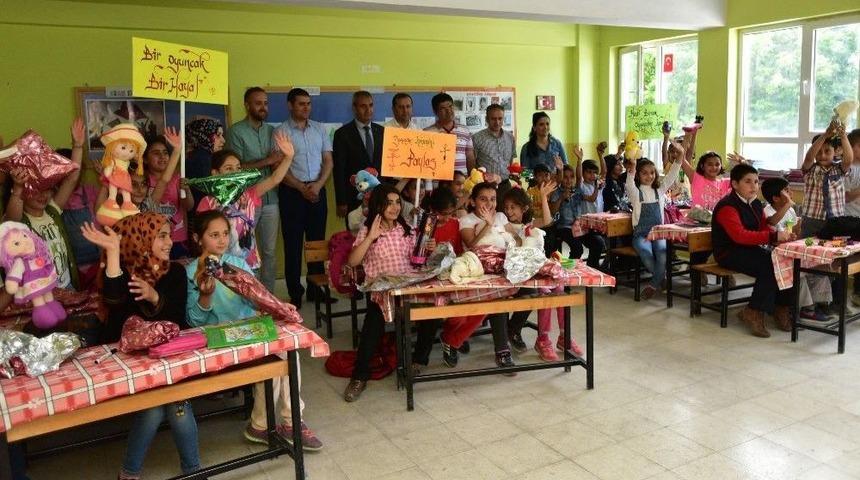 &Ouml;ğrencilerin Oyuncak Mutluluğu