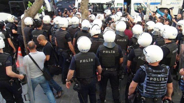 Kesk&rsquo;in İzinsiz Basın A&ccedil;ıklamasına M&uuml;dahale: 30 G&ouml;zaltı 1