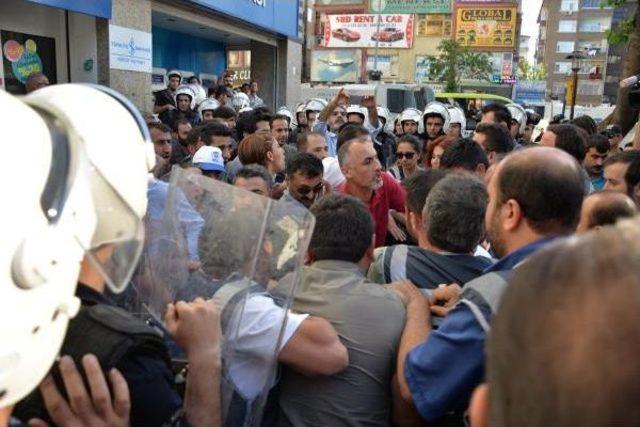 Diyarbakır'da Izinsiz Açıklamaya Polis Müdahalesi: 30  Gözaltı