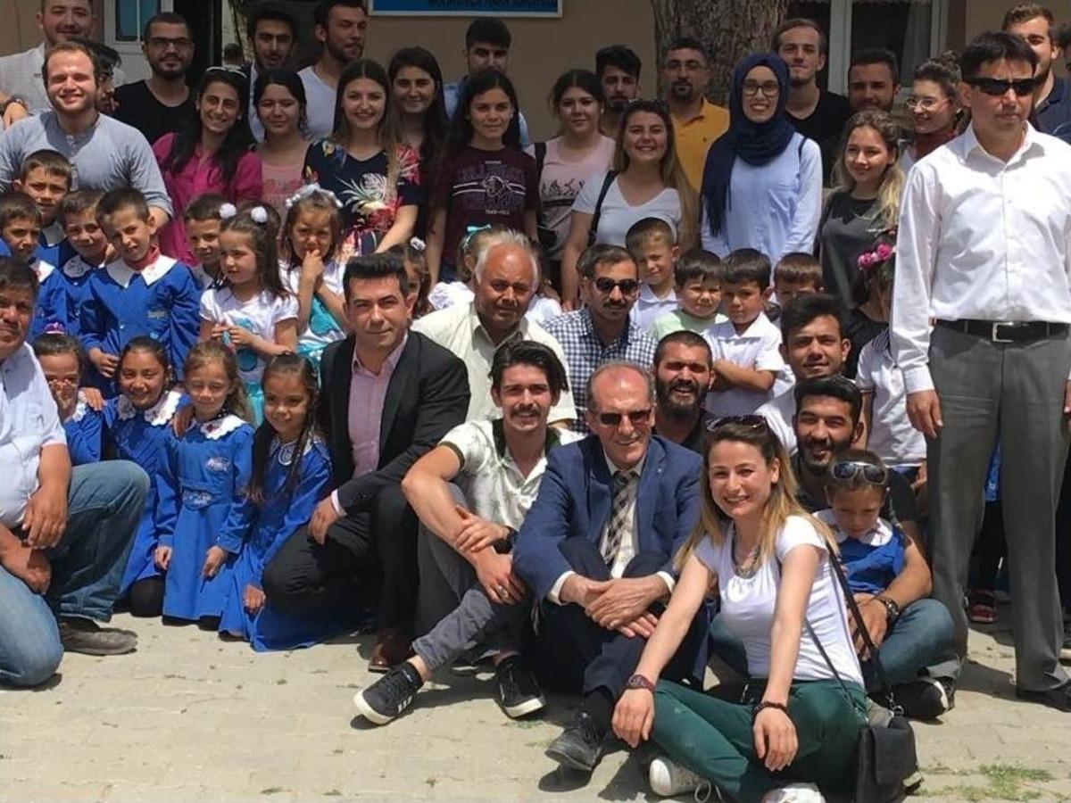 &Uuml;niversite &Ouml;ğrencilerinden Kardeş Okullarına Kırtasiye Yardımı