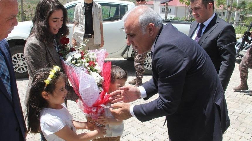 Vali Zorluoğlu İl&ccedil;e Ve Beldelerde Muhtarlarla Bir Araya Geldi