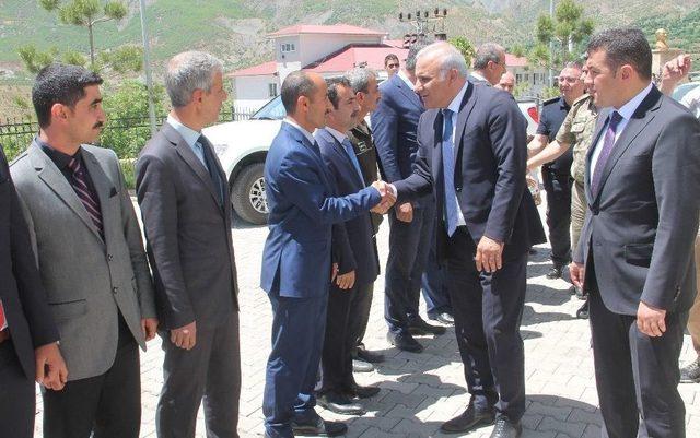 Vali Zorluoğlu İlçe Ve Beldelerde Muhtarlarla Bir Araya Geldi