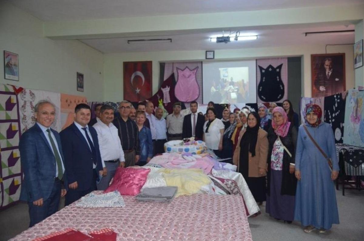 Selendi&rsquo;de Kursiyerler H&uuml;nerlerini Sergiledi