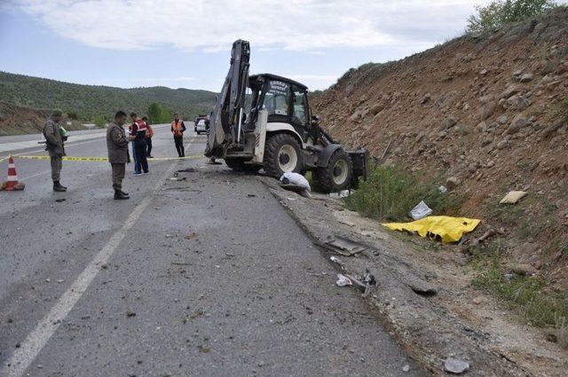 Konya’da Kamyon İş Makinesine Çarptı: 1 Ölü, 1 Yaralı