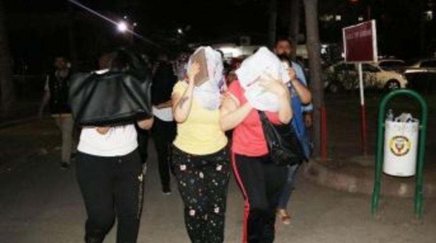 Eskort &Ccedil;etesine Operasyon: 8 Kişi Tutuklandı