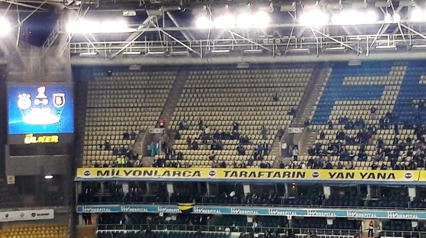 Trib&uuml;nler Yine Boş Kaldı