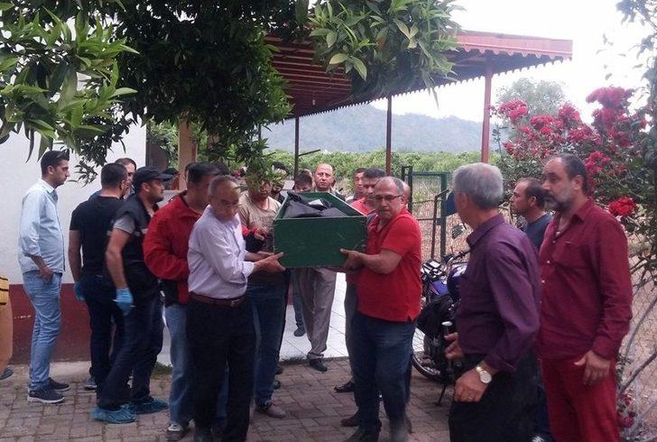 1 Saat Boyunca Annesinin Cesedinin Yanında Babasını Bekledi G5