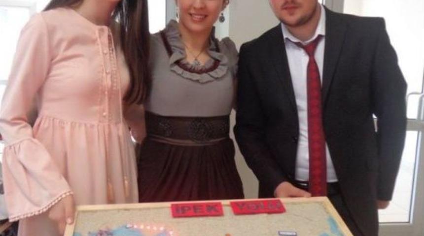 &Uuml;niversite &Ouml;ğrencilerinden 3 Boyutlu Materyal Sergisi