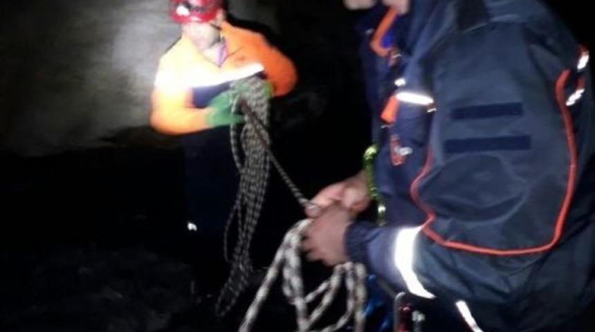 Mantar Toplamak İ&ccedil;in &Ccedil;ıktığı Dağda Mahsur Kalan Vatandaşı Afad Kurtardı