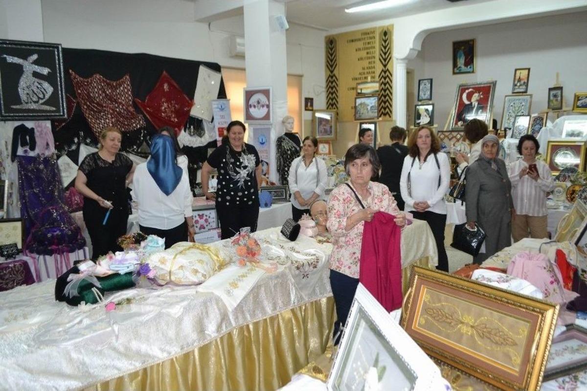 El Emekleri G&ouml;r&uuml;c&uuml;ye &Ccedil;ıktı