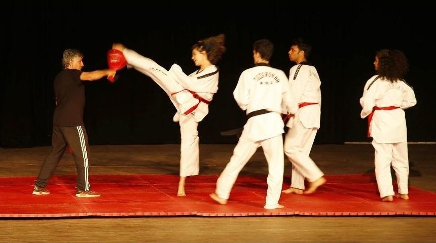 D&ouml;şemealtı Halk Eğitimi Merkezi Yılsonu Sergisi A&ccedil;ıldı