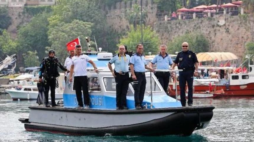 Antalya'da Deniz Polisi 1 Yılda 98 Kişiyi Kurtarıp 23 Ceset &Ccedil;ıkardılar