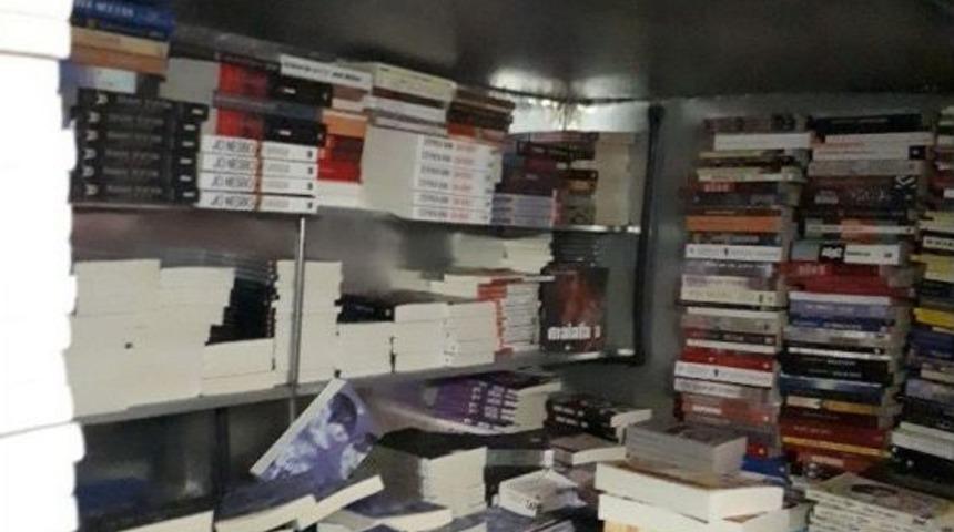 Su Tankından Korsan Kitap &Ccedil;ıktı