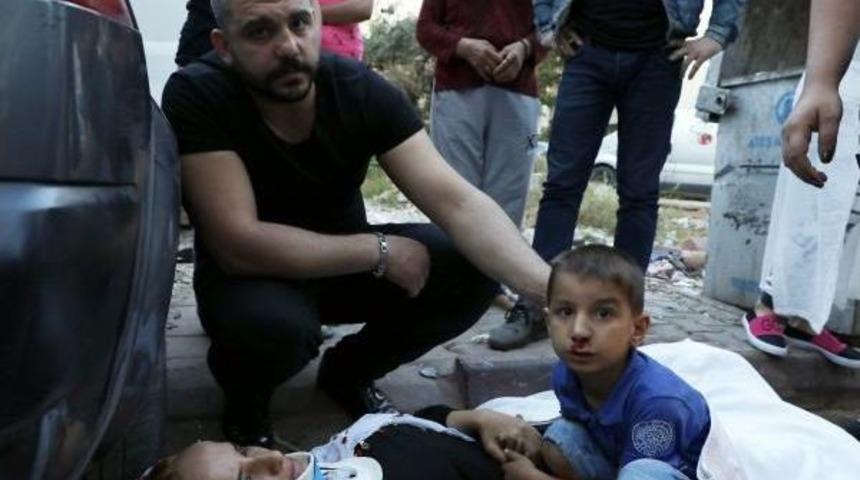 Kazada Yaralanan &Ccedil;ocuk, Yaralı Annesinin Elini Bırakmadı