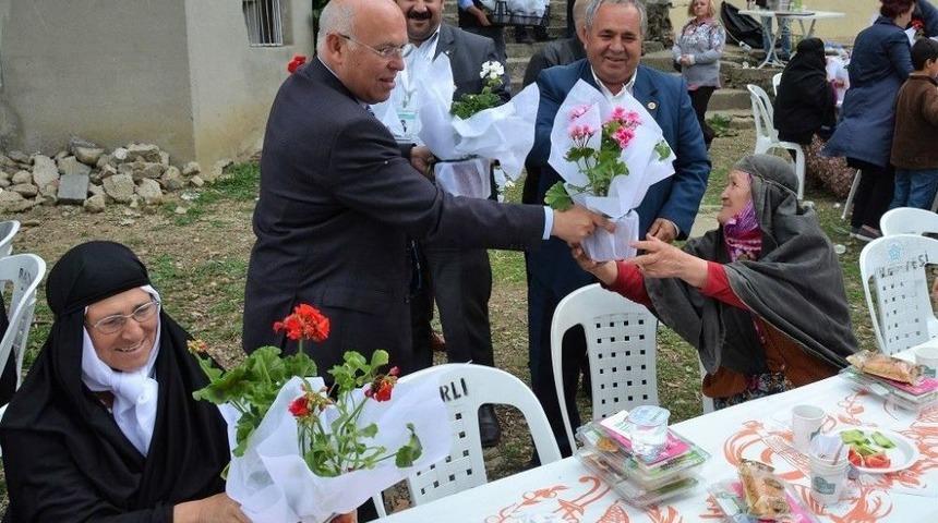 Anneler G&uuml;n&uuml; Kahvaltıları Yenice Mahallesi İle Devam Etti