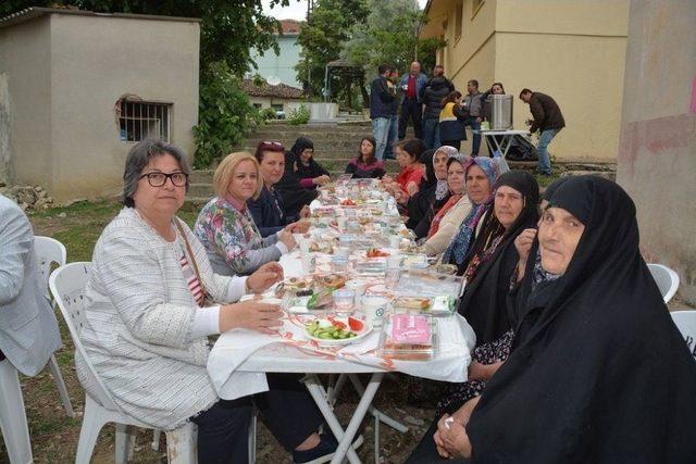 Anneler Günü Kahvaltıları Yenice Mahallesi İle Devam Etti