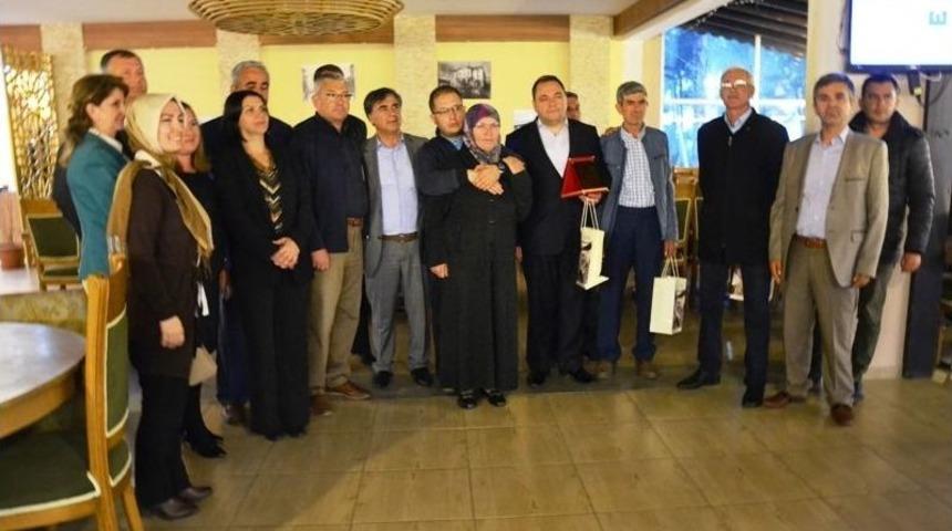 Emekli Olan Personele Veda Yemeği D&uuml;zenlendi