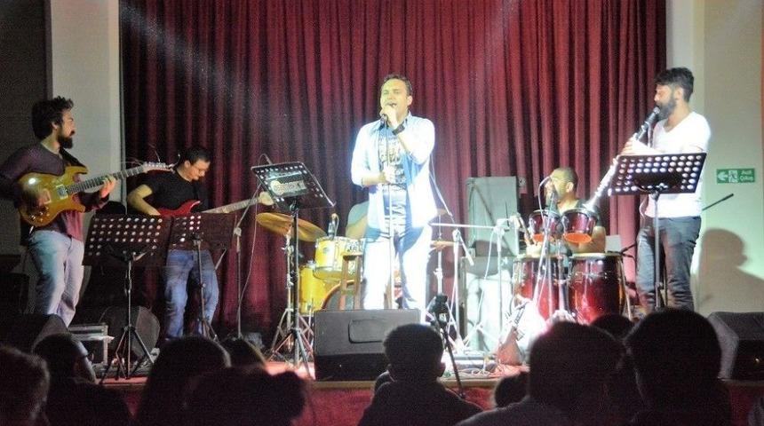 Alternatif Sahne&rsquo;de Salih Demirci R&uuml;zgarı Esti