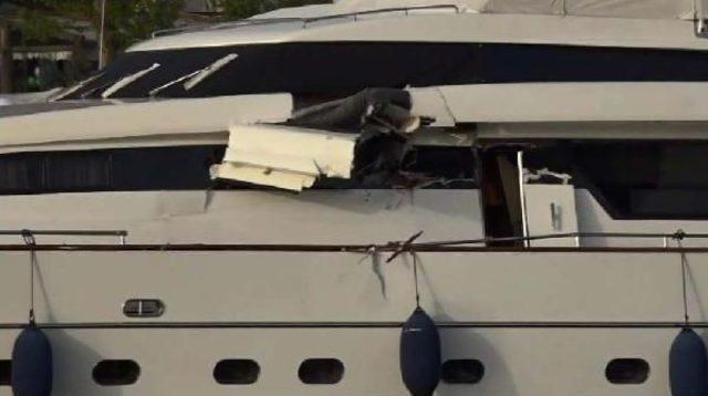 Boğaz da Arabalı Vapurun L&uuml;ks Tekneye &Ccedil;arptığı An Kamerada 1