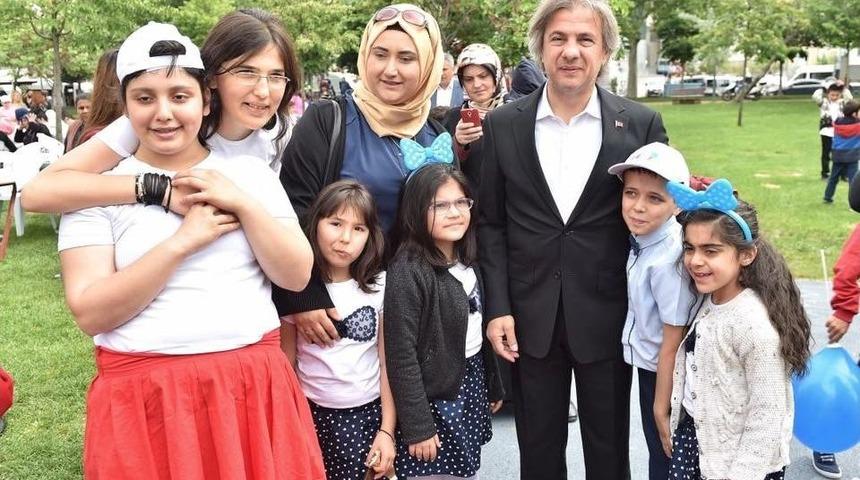 &Ouml;zel Eğitim Sınıfı &Ouml;ğrencileri Sahne Performanslarıyla Mest Etti