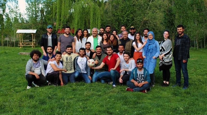 İletişim Fak&uuml;ltesi &Ouml;ğrencileri Derste &Ouml;ğrendiklerini Sahada Uyguladı