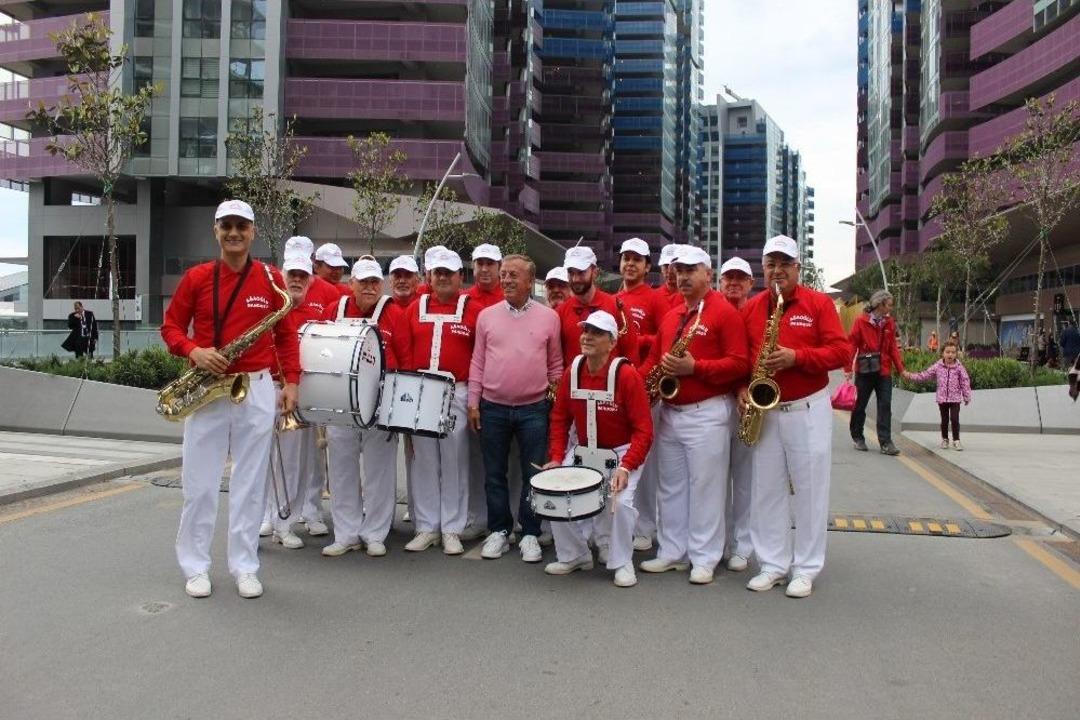 Maslak 1453 Meydanı&rsquo;nda Ata&rsquo;nın Heykeli A&ccedil;ıldı