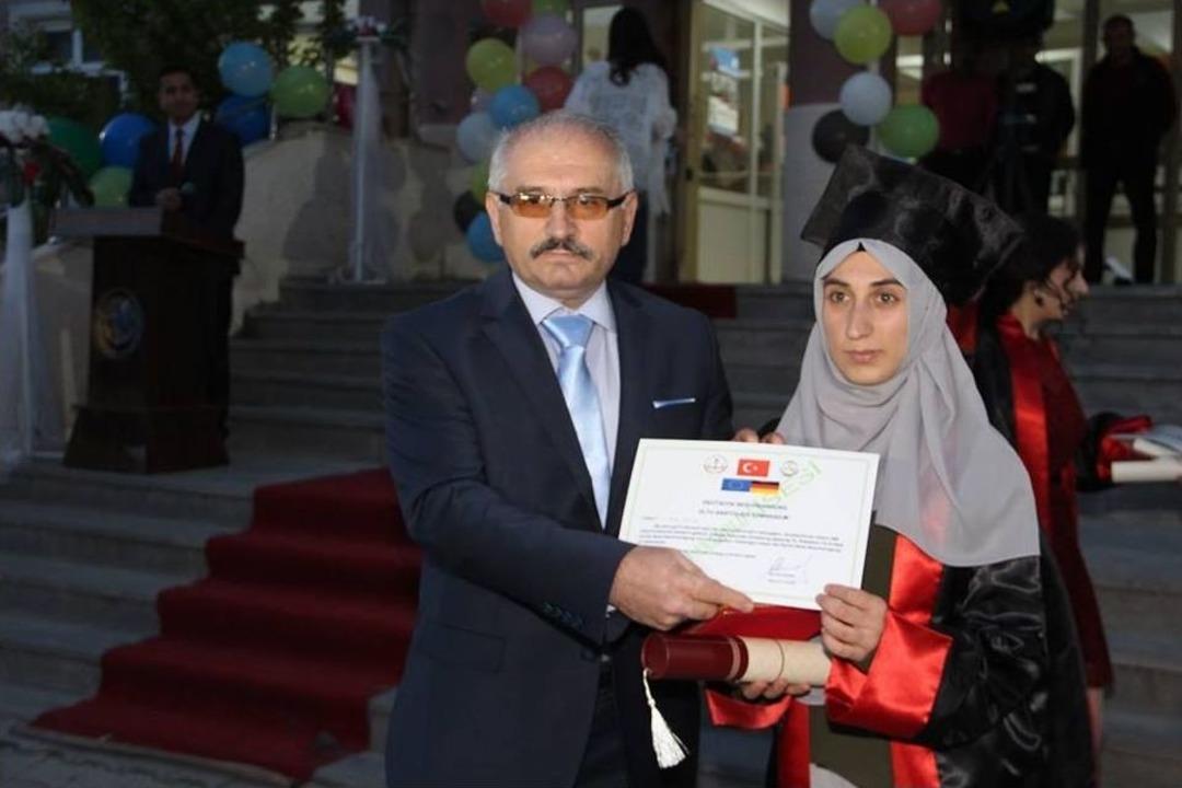 Oltu Anadolu Lisesi&rsquo;nde Mezuniyet Coşkusu