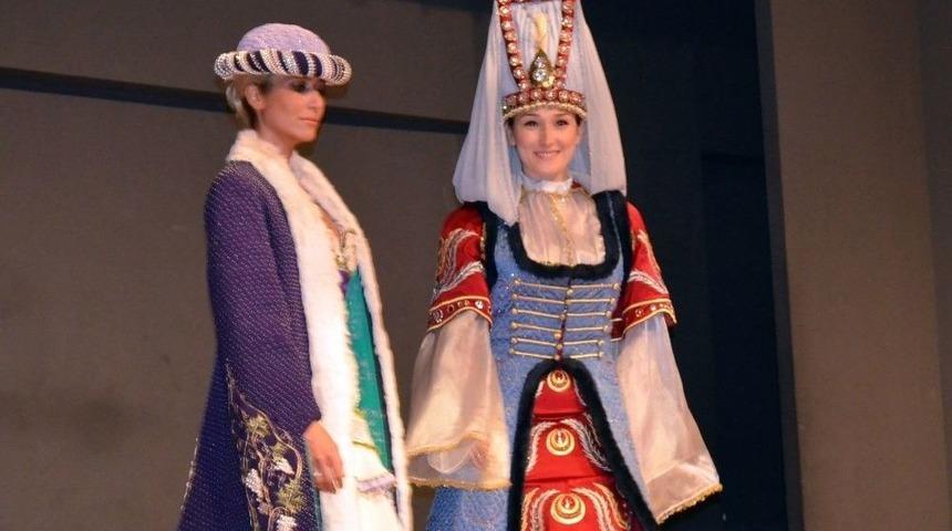 Didim Belediyesinden Atat&uuml;rk Kıyafetleri Defilesi