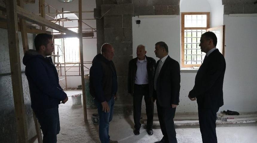 Seyyid Burhaneddin T&uuml;rbesi Yenileniyor