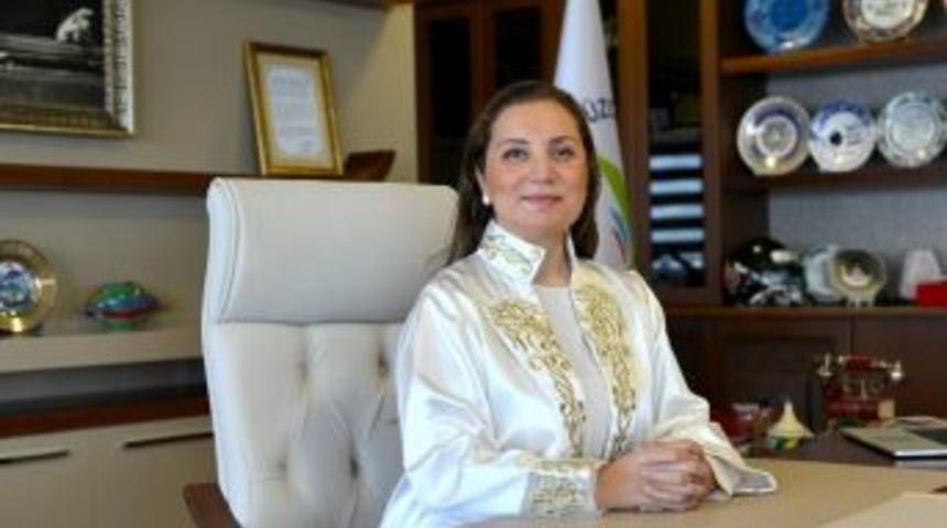 Rekt&ouml;r &Ccedil;akar Gen&ccedil;lerin Bayramını Kutladı