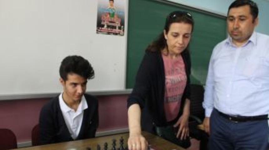 Acılı Anne, Oğlunun Anısına Yapılan Turnuvaya Katıldı