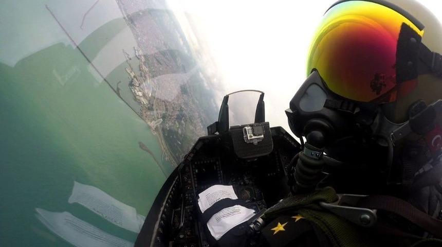 T&uuml;rk Yıldızları Ve Solot&uuml;rk&rsquo;&uuml;n G&ouml;sterisi Kokpit Kamerasında