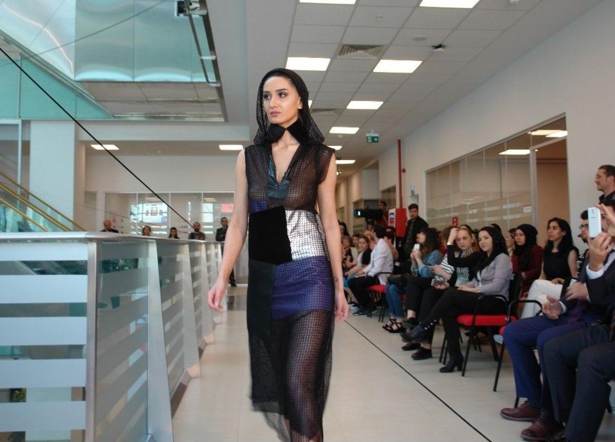 Hayallerinin &Ouml;tesini Mezuniyet Defilesinde Sundular