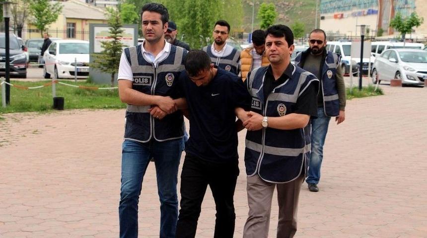 Sivas&rsquo;ta &rsquo;fet&ouml; Ve Kuyumcu Soygunu&rsquo; Bahanesiyle Dolandırıcılık