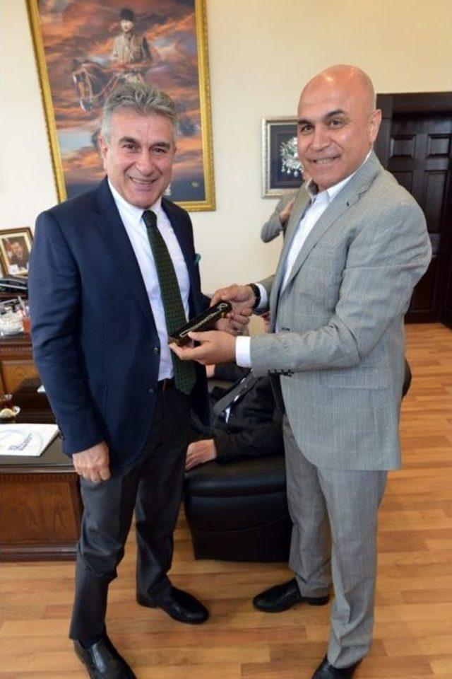 M&uuml;steşar Yardımcısı Ayrım&rsquo;dan Başkan Korkut&rsquo;a &Ouml;vg&uuml; 1