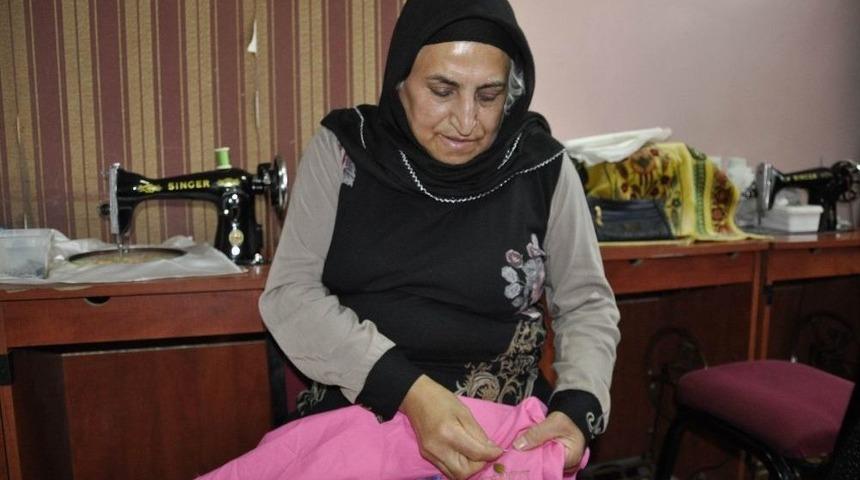 Torunlarına &Ccedil;atom Sayesinde Bakıyor