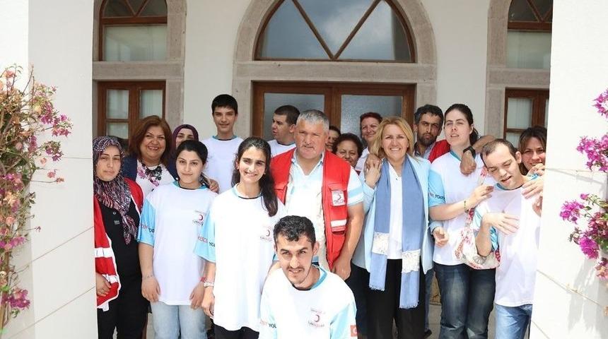 Engelli &Ccedil;ocuklar Başkan Uyar&rsquo;ın Konuğu Oldu