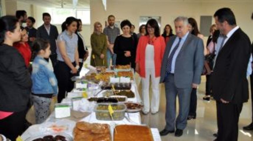 Ne&uuml;&rsquo;de Alzheimer G&uuml;nd&uuml;z Yaşam Merkezi Yararına Kermes